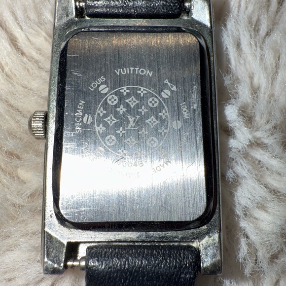 Ladies Louis Vuitton Vintage Watch‎ Black And White Needs  display picture 3